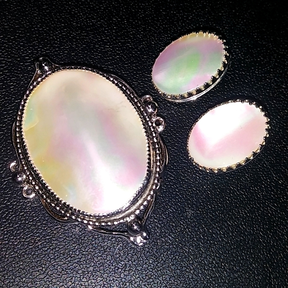 Whiting & Davis Mother of Pearl Cabochon Earrings & Brooch Stunning Vintage Set